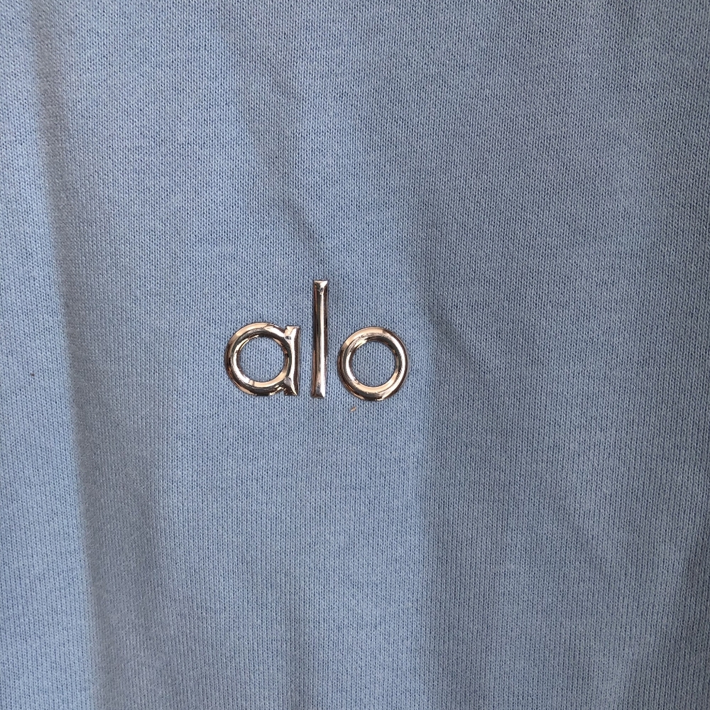 ALO Yoga Women's Blue Crewneck Sweatshirt - Picture 4 of 4